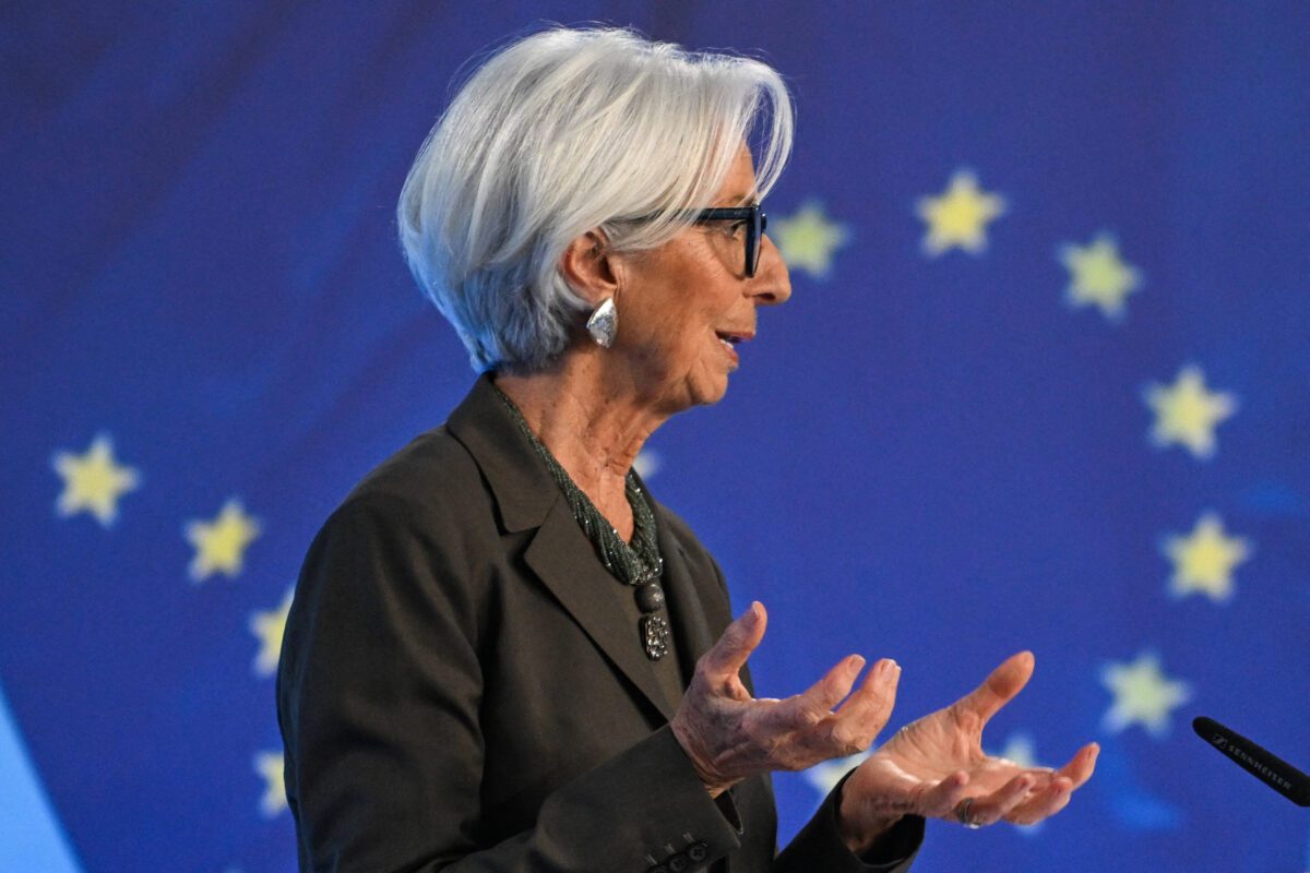 Ανατροπή στην ΕΚΤ: Γιατί η Λαγκάρντ φρενάρει τις αλλαγές στα επιτόκια και ποιοι κινδυνεύουν 1 Ανατροπή στην ΕΚΤ: Γιατί η Λαγκάρντ φρενάρει τις αλλαγές στα επιτόκια και ποιοι κινδυνεύουν - NewsPoint.gr
