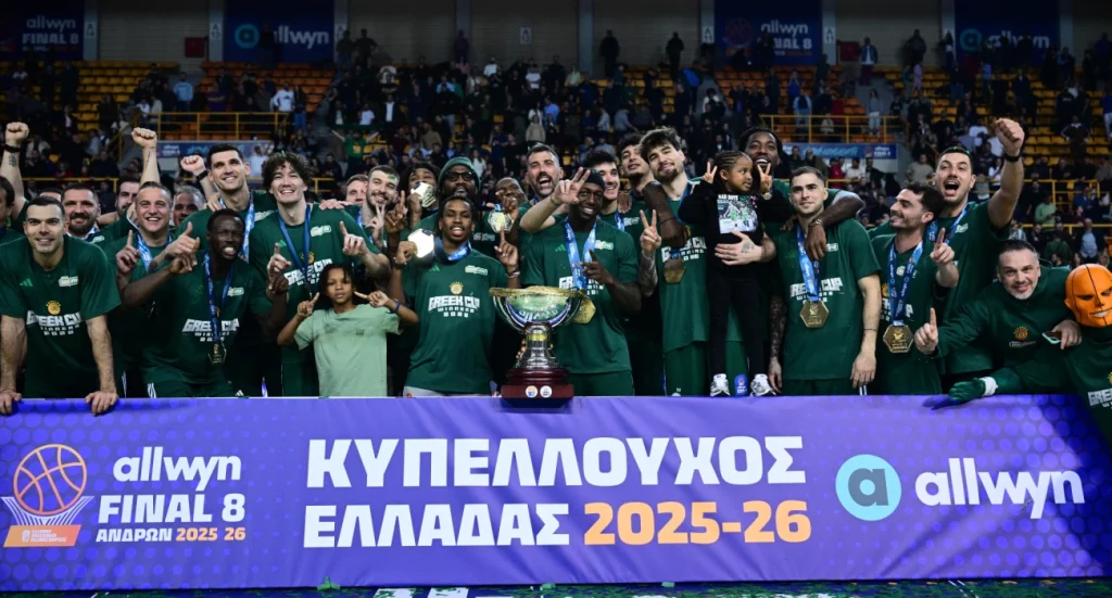 Η στιγμή που όλη η Ελλάδα παρακολουθούσε με κομμένη την ανάσα: Η απονομή που έγραψε ιστορία στον Παναθηναϊκό! 14 Η στιγμή που όλη η Ελλάδα παρακολουθούσε με κομμένη την ανάσα: Η απονομή που έγραψε ιστορία στον Παναθηναϊκό! - NewsPoint.gr
