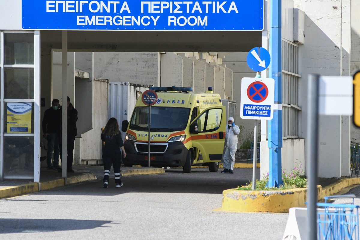 Απίστευτη τροπή στην Πάτρα: Άνδρας λιποθυμά και καταλήγει με χειροπέδες στο νοσοκομείο! 1 Απίστευτη τροπή στην Πάτρα: Άνδρας λιποθυμά και καταλήγει με χειροπέδες στο νοσοκομείο! - NewsPoint.gr