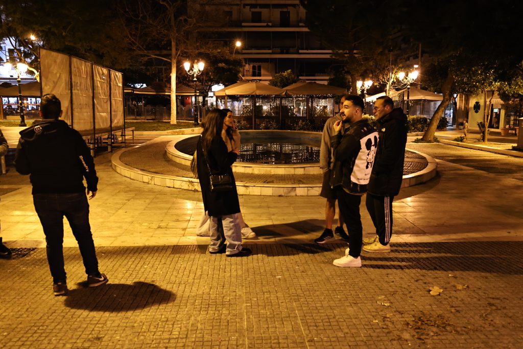 Συγκλονιστική μάχη με τον χρόνο: Πώς σώθηκε το 2χρονο κοριτσάκι που βρέθηκε αναίσθητο στο συντριβάνι της Καλλιθέας - NewsPoint.gr