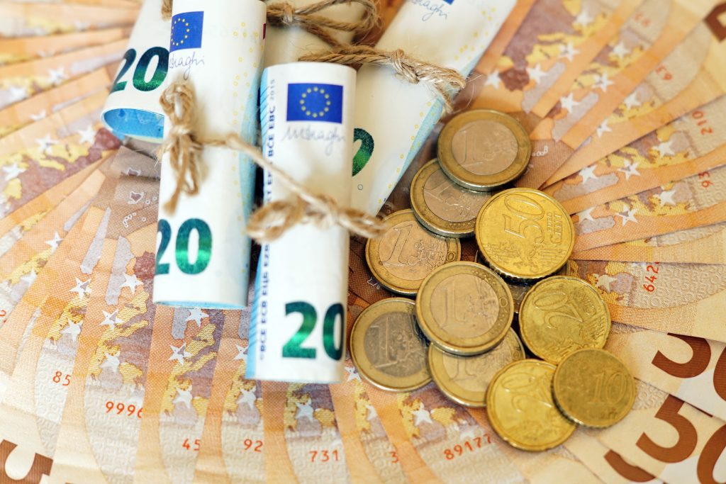 Ανατροπή με καταβολές: Πότε και ποιοι θα δουν χιλιάδες ευρώ στους λογαριασμούς τους – Όλες οι λεπτομέρειες - NewsPoint.gr
