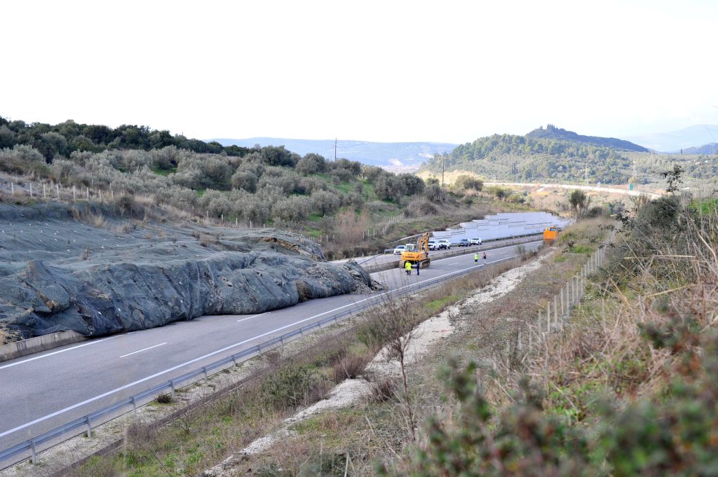 Απίστευτη ανατροπή στην Ιονία Οδό – Κλείνει το ρεύμα προς Αντίρριο για τρεις μήνες και προκαλεί χάος! 9 Απίστευτη ανατροπή στην Ιονία Οδό – Κλείνει το ρεύμα προς Αντίρριο για τρεις μήνες και προκαλεί χάος! - NewsPoint.gr