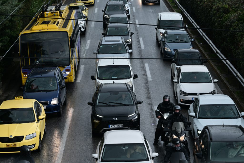 Απίστευτη ταλαιπωρία στην Αττική: Το τροχαίο που παράλυσε την Περιφερειακή Αιγάλεω και οι δρόμοι-παγίδες με ατελείωτη κίνηση! - NewsPoint.gr