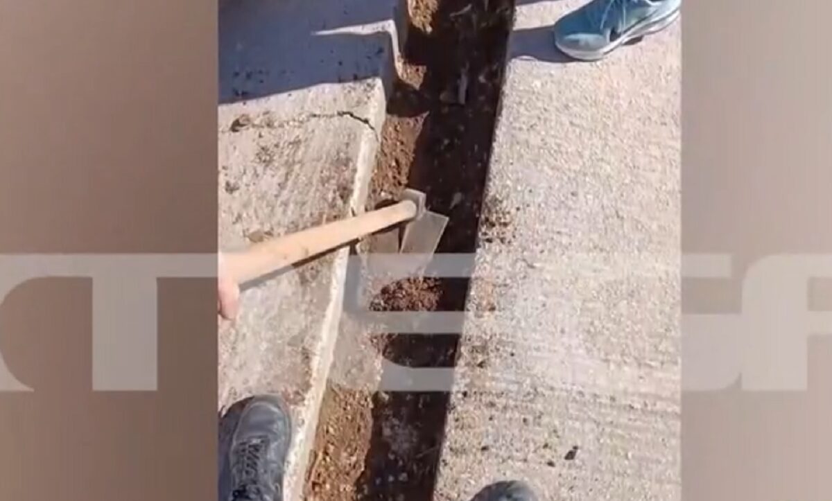 Σάλος στο Χαλάνδρι: Η διευθύντρια του ΕΠΑΛ υποχρέωνε μαθητές να σκάβουν για να «εξαφανίζει» απουσίες – Το σοκαριστικό παρασκήνιο 23 Σάλος στο Χαλάνδρι: Η διευθύντρια του ΕΠΑΛ υποχρέωνε μαθητές να σκάβουν για να «εξαφανίζει» απουσίες – Το σοκαριστικό παρασκήνιο - NewsPoint.gr
