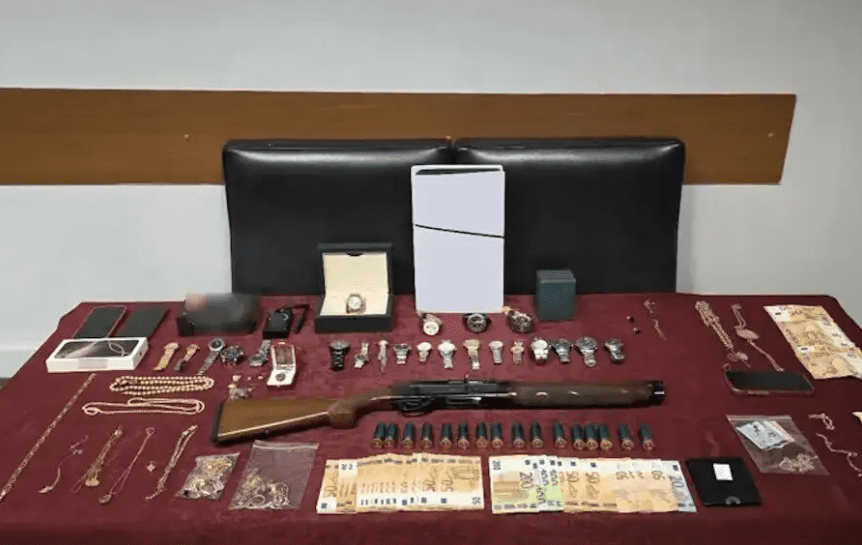 Σοκ στη Θεσσαλονίκη: 16 διαρρήκτες με λεία-μαμούθ πάνω από 412.000 ευρώ – Δείτε τα πρόσωπά τους! 11 Σοκ στη Θεσσαλονίκη: 16 διαρρήκτες με λεία-μαμούθ πάνω από 412.000 ευρώ – Δείτε τα πρόσωπά τους! - NewsPoint.gr