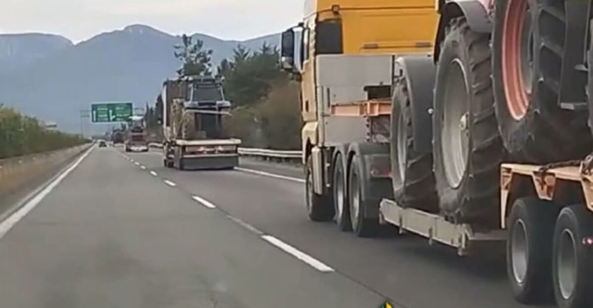 Εικόνες-σοκ στην Αθήνα: Τρακτέρ κατακλύζουν το κέντρο – Μεγάλη κινητοποίηση αγροτών που αλλάζει τα πάντα! 16 Εικόνες-σοκ στην Αθήνα: Τρακτέρ κατακλύζουν το κέντρο – Μεγάλη κινητοποίηση αγροτών που αλλάζει τα πάντα! - NewsPoint.gr