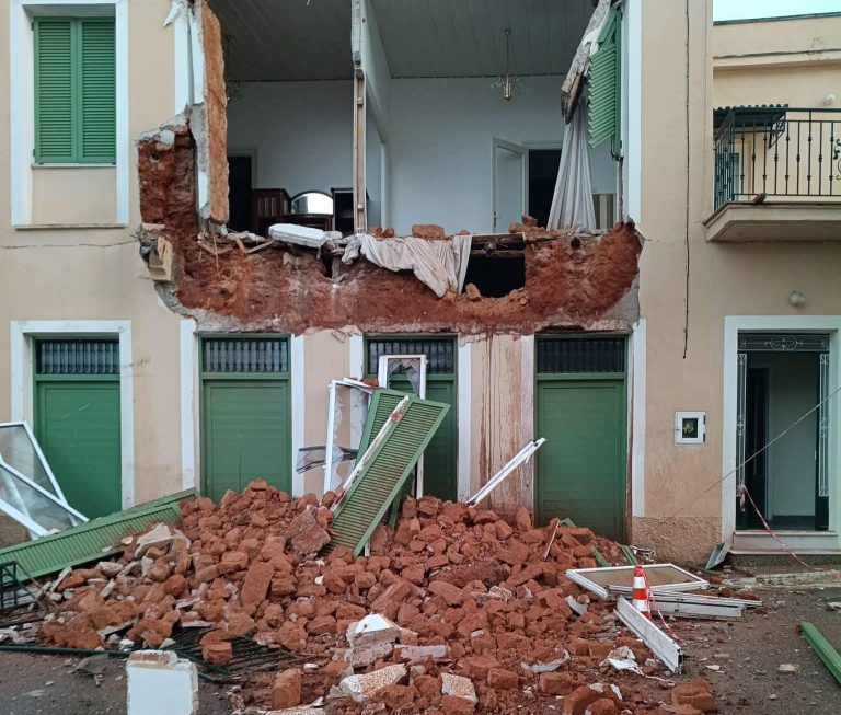Μεσσήνη σε σοκ: Πώς μια ξαφνική κακοκαιρία γκρέμισε σπίτι – Από θαύμα σώθηκαν όλοι! - NewsPoint.gr