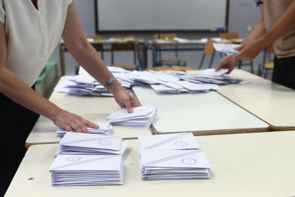 Η αποκάλυψη που ταράζει το πολιτικό σκηνικό: Γιατί αυτοί οι δύο αριθμοί κρίνουν την κυβέρνηση! 27 Η αποκάλυψη που ταράζει το πολιτικό σκηνικό: Γιατί αυτοί οι δύο αριθμοί κρίνουν την κυβέρνηση! - NewsPoint.gr