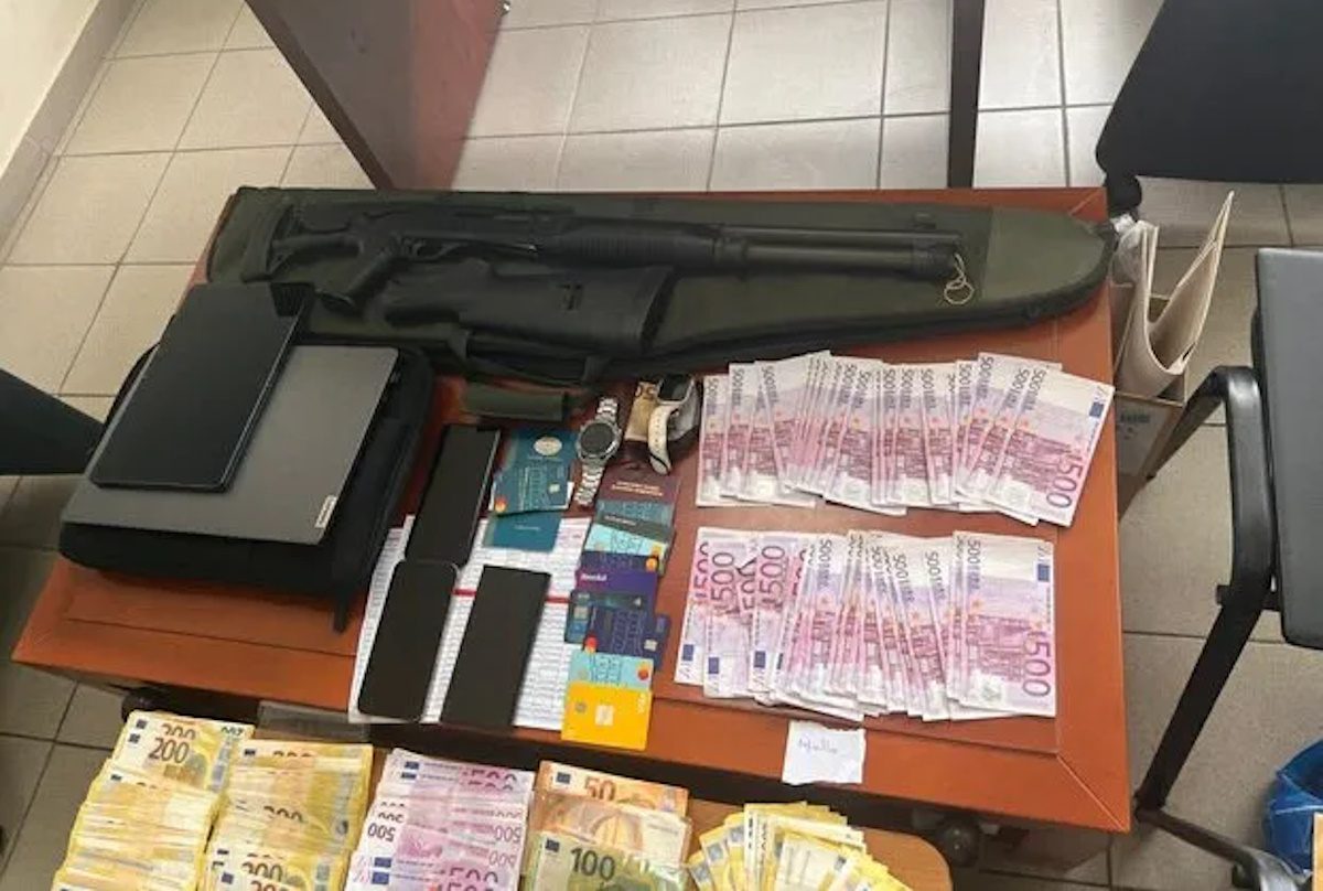 Αποκάλυψη-σοκ: Πώς δίκτυο σε Κρήτη, Αττική και Βοιωτία έβγαλε εκατομμύρια εκμεταλλευόμενο μετανάστες – 21 συλλήψεις και απίστευτες αποκαλύψεις! 1 Αποκάλυψη-σοκ: Πώς δίκτυο σε Κρήτη, Αττική και Βοιωτία έβγαλε εκατομμύρια εκμεταλλευόμενο μετανάστες – 21 συλλήψεις και απίστευτες αποκαλύψεις! - NewsPoint.gr