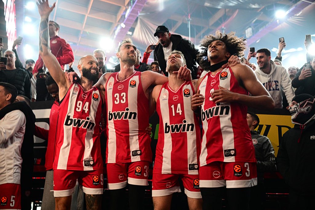 Η ανατροπή με Ολυμπιακό στην Euroleague: Το μεγάλο βήμα για την τετράδα «γκρέμισε» τα προγνωστικά! 1 Η ανατροπή με Ολυμπιακό στην Euroleague: Το μεγάλο βήμα για την τετράδα «γκρέμισε» τα προγνωστικά! - NewsPoint.gr