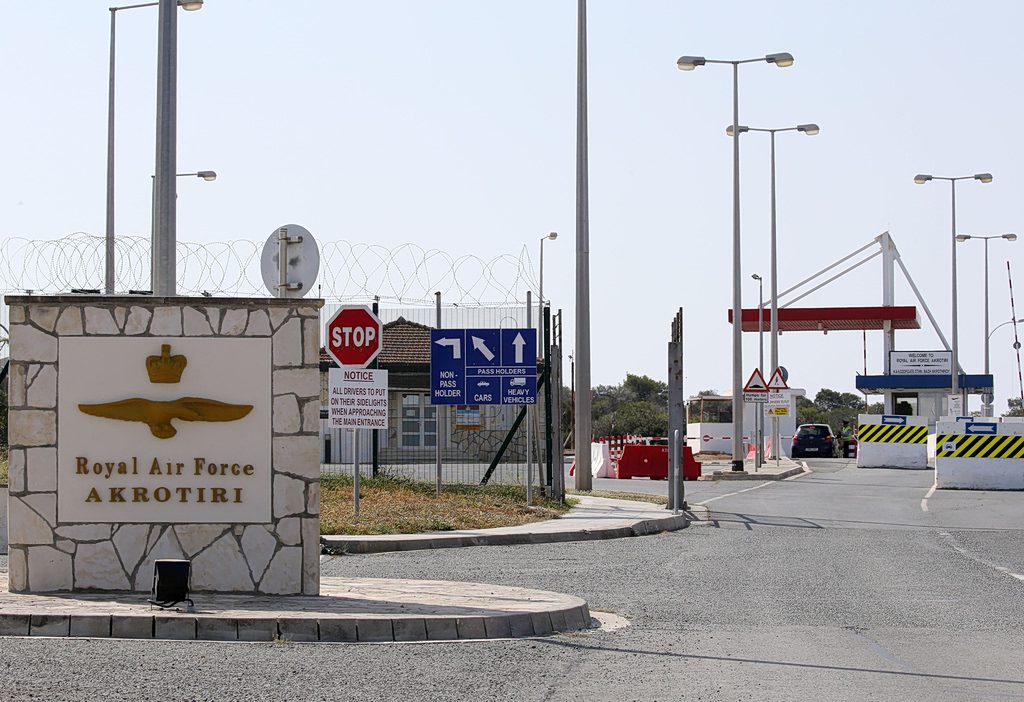 Σκηνικό πολέμου στην Κύπρο – Εκρήξεις και πανικός στη Βρετανική βάση στο Ακρωτήρι! 1 Σκηνικό πολέμου στην Κύπρο – Εκρήξεις και πανικός στη Βρετανική βάση στο Ακρωτήρι! - NewsPoint.gr