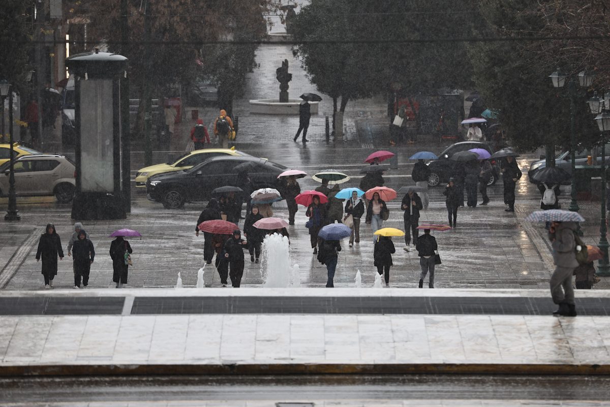 Η κακοκαιρία σαρώνει τη χώρα – Βροχές, χιόνια στα ορεινά και δυνατοί άνεμοι! Τι δείχνουν οι θερμοκρασίες σήμερα 14 Η κακοκαιρία σαρώνει τη χώρα – Βροχές, χιόνια στα ορεινά και δυνατοί άνεμοι! Τι δείχνουν οι θερμοκρασίες σήμερα - NewsPoint.gr