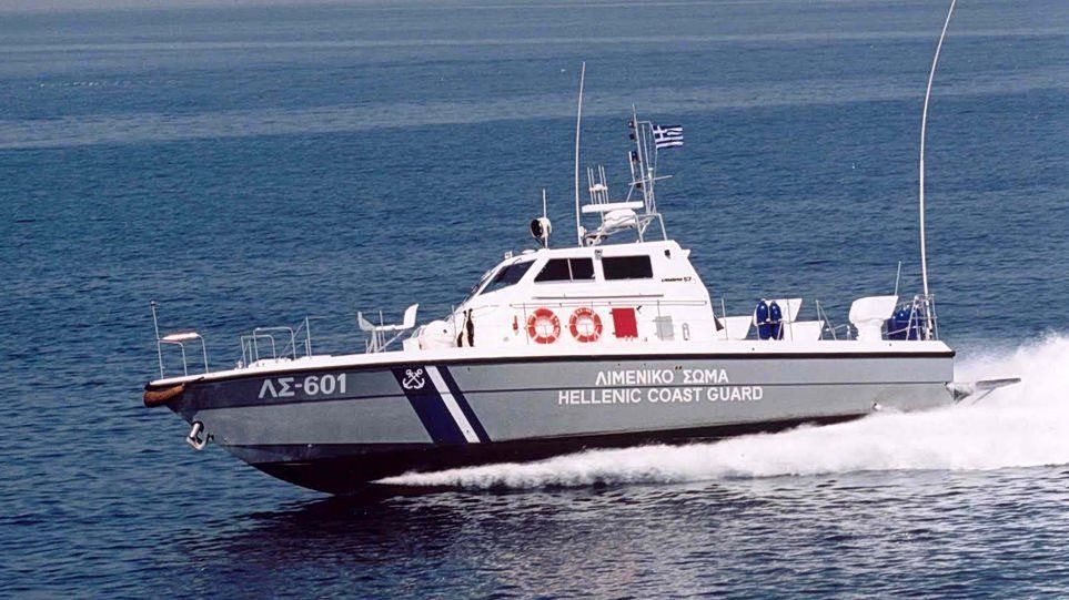 Απίστευτη αγωνία στο Άγιον Όρος: Μίνι λεωφορείο βυθίστηκε στο λιμάνι της Δάφνης – Όλη η αλήθεια για το περιστατικό 1 Απίστευτη αγωνία στο Άγιον Όρος: Μίνι λεωφορείο βυθίστηκε στο λιμάνι της Δάφνης – Όλη η αλήθεια για το περιστατικό - NewsPoint.gr