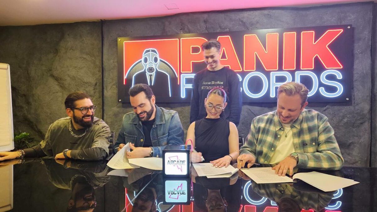 Κανείς δεν το περίμενε αυτό: Η Klavdia, οι Arcade Music και η Panik Records γράφουν ιστορία με νέες διεθνείς επιτυχίες! 15 Κανείς δεν το περίμενε αυτό: Η Klavdia, οι Arcade Music και η Panik Records γράφουν ιστορία με νέες διεθνείς επιτυχίες! - NewsPoint.gr
