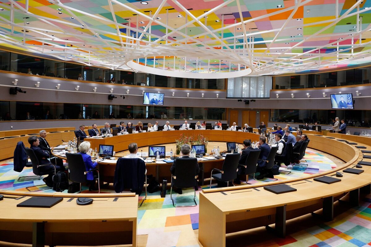 Έκτακτη έκκληση σοκ από ΕΕ: Το απρόσμενο αίτημα για μορατόριουμ που αλλάζει τα δεδομένα στη Μέση Ανατολή 12 Έκτακτη έκκληση σοκ από ΕΕ: Το απρόσμενο αίτημα για μορατόριουμ που αλλάζει τα δεδομένα στη Μέση Ανατολή - NewsPoint.gr