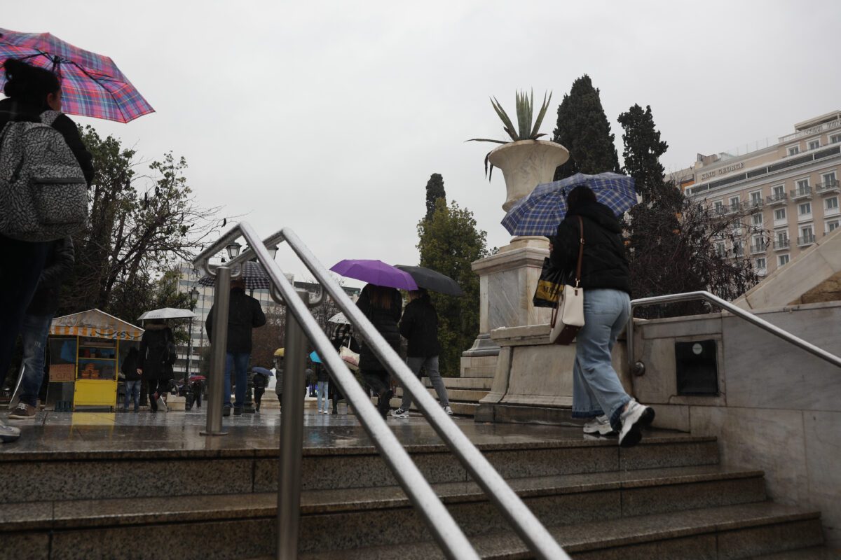Απίστευτη επιδείνωση του καιρού σε όλη την Ελλάδα – Δυνατές βροχές, θυελλώδεις άνεμοι και κατακόρυφη πτώση θερμοκρασίας! 1 Απίστευτη επιδείνωση του καιρού σε όλη την Ελλάδα – Δυνατές βροχές, θυελλώδεις άνεμοι και κατακόρυφη πτώση θερμοκρασίας! - NewsPoint.gr