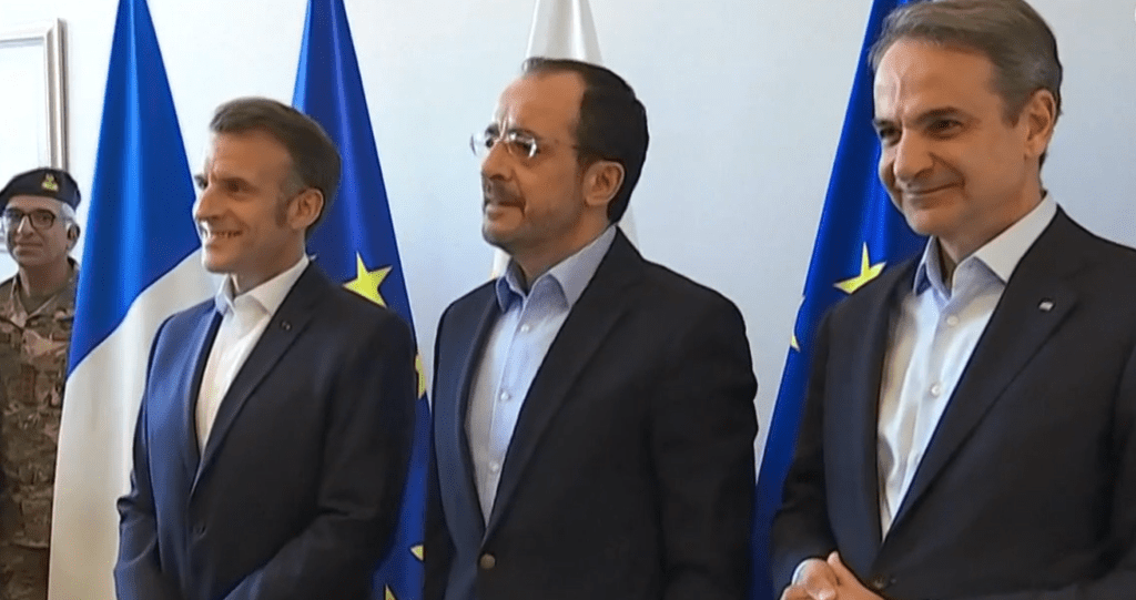 Ανατροπή στην Κύπρο: Όλα τα βλέμματα στην ιστορική τριμερή Μητσοτάκη, Μακρόν και Χριστοδουλίδη – Τι κρύβεται πίσω από τη συνάντηση; 1 Ανατροπή στην Κύπρο: Όλα τα βλέμματα στην ιστορική τριμερή Μητσοτάκη, Μακρόν και Χριστοδουλίδη – Τι κρύβεται πίσω από τη συνάντηση; - NewsPoint.gr