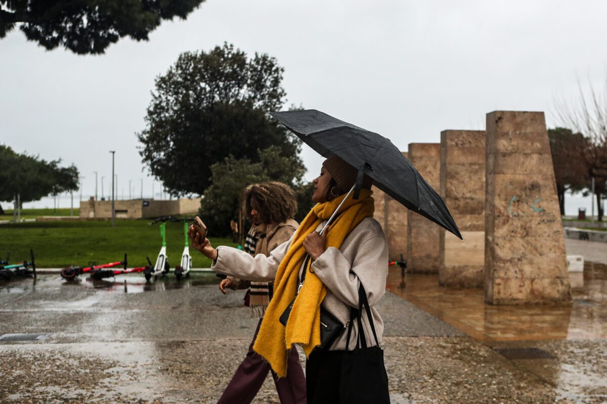 Απίστευτη αλλαγή στον καιρό σήμερα: Ισχυροί άνεμοι και ξαφνικές βροχές αιφνιδιάζουν τα νησιά! 1 Απίστευτη αλλαγή στον καιρό σήμερα: Ισχυροί άνεμοι και ξαφνικές βροχές αιφνιδιάζουν τα νησιά! - NewsPoint.gr