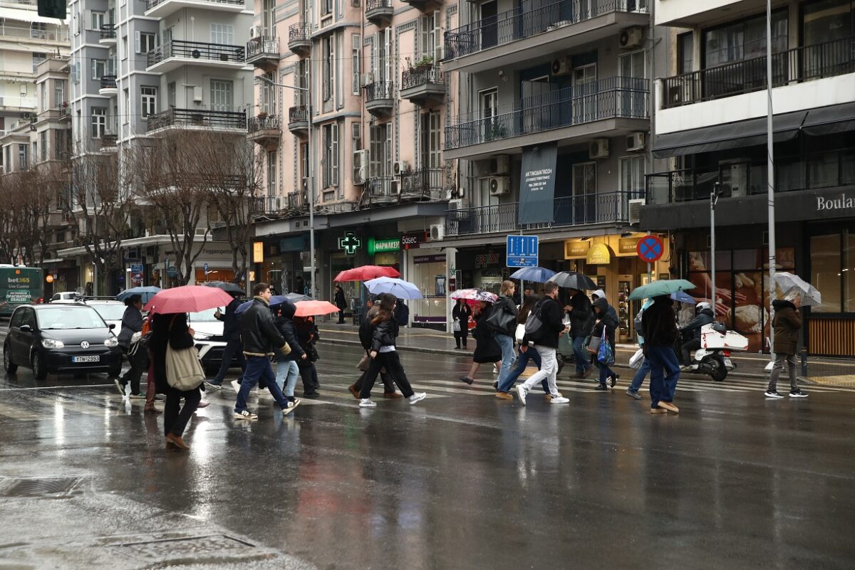 Σοκαριστικές αλλαγές στον καιρό σήμερα – Δυνατές βροχές, χιόνια στα βουνά και άνοδος της θερμοκρασίας στους 17°C! 1 Σοκαριστικές αλλαγές στον καιρό σήμερα – Δυνατές βροχές, χιόνια στα βουνά και άνοδος της θερμοκρασίας στους 17°C! - NewsPoint.gr