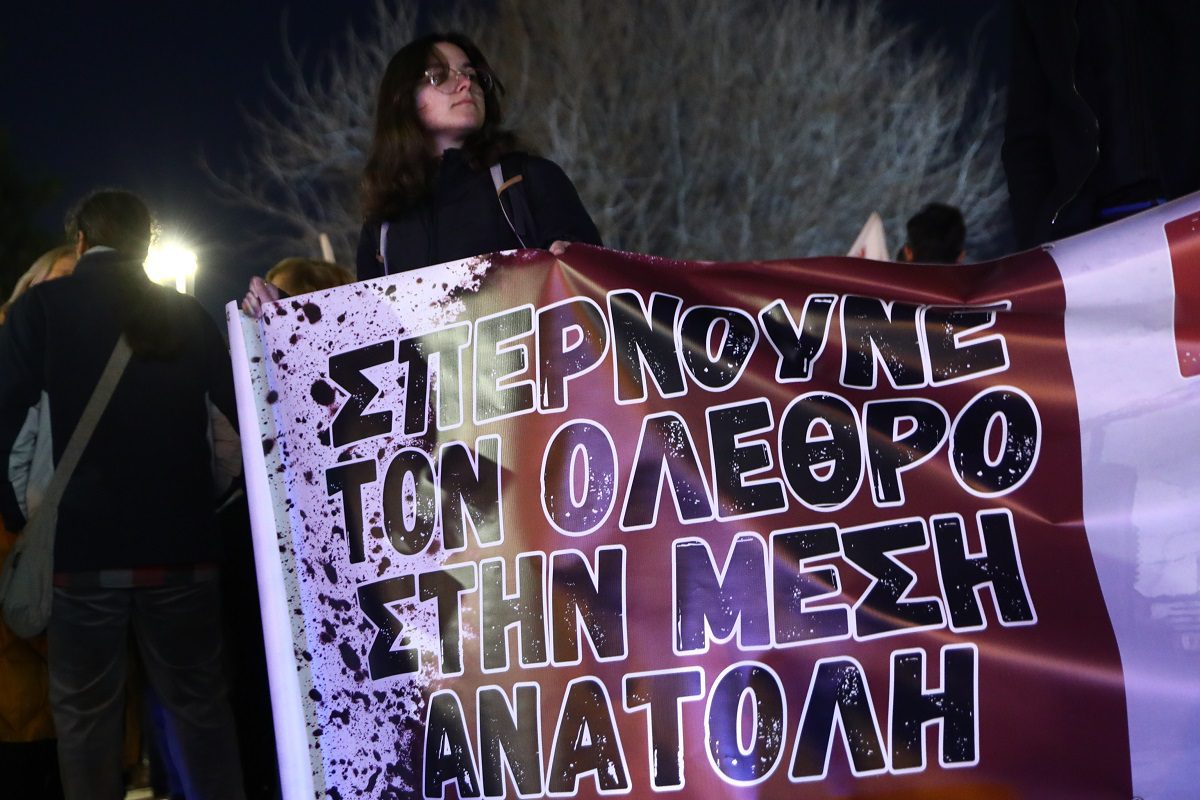 Συγκλονίζει η μαζική αντιπολεμική κινητοποίηση στη Θεσσαλονίκη – Ηχηρό μήνυμα κατά της εμπλοκής της Ελλάδας! 25 Συγκλονίζει η μαζική αντιπολεμική κινητοποίηση στη Θεσσαλονίκη – Ηχηρό μήνυμα κατά της εμπλοκής της Ελλάδας! - NewsPoint.gr
