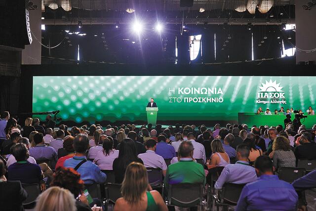 Η αιφνιδιαστική μάχη για τη δεύτερη θέση στο ΠΑΣΟΚ: Ποιος θα αλλάξει τα δεδομένα και τι κρύβει το συνέδριο-σταθμός; 1 Η αιφνιδιαστική μάχη για τη δεύτερη θέση στο ΠΑΣΟΚ: Ποιος θα αλλάξει τα δεδομένα και τι κρύβει το συνέδριο-σταθμός; - NewsPoint.gr