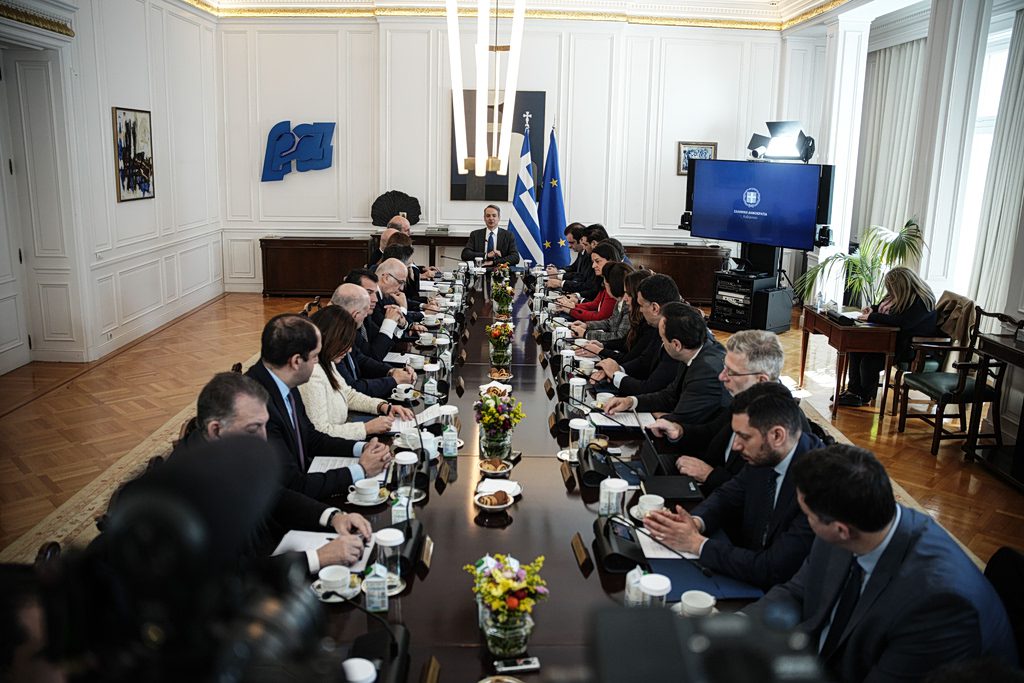 Καταιγιστικές εξελίξεις στο Μαξίμου: Έκτακτα μέτρα, ΚΥΣΕΑ και Υπουργικό σε φόντο πολεμικής κρίσης – Όλα όσα έρχονται τις επόμενες μέρες 1 Καταιγιστικές εξελίξεις στο Μαξίμου: Έκτακτα μέτρα, ΚΥΣΕΑ και Υπουργικό σε φόντο πολεμικής κρίσης – Όλα όσα έρχονται τις επόμενες μέρες - NewsPoint.gr