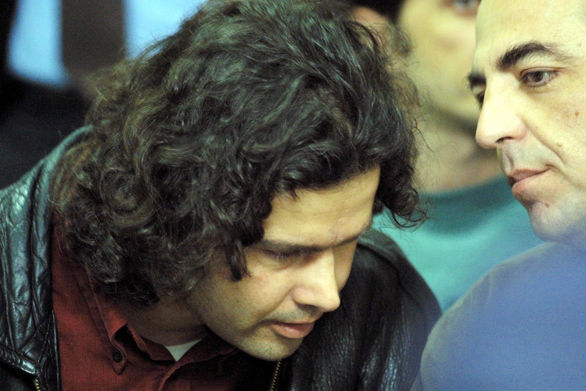 Η στιγμή που η βόμβα στα χέρια του Ξηρού αποκάλυψε τα πάντα: Το απίστευτο κυνήγι για τον Κουφοντίνα που άλλαξε την ιστορία της 17Ν 24 Η στιγμή που η βόμβα στα χέρια του Ξηρού αποκάλυψε τα πάντα: Το απίστευτο κυνήγι για τον Κουφοντίνα που άλλαξε την ιστορία της 17Ν - NewsPoint.gr