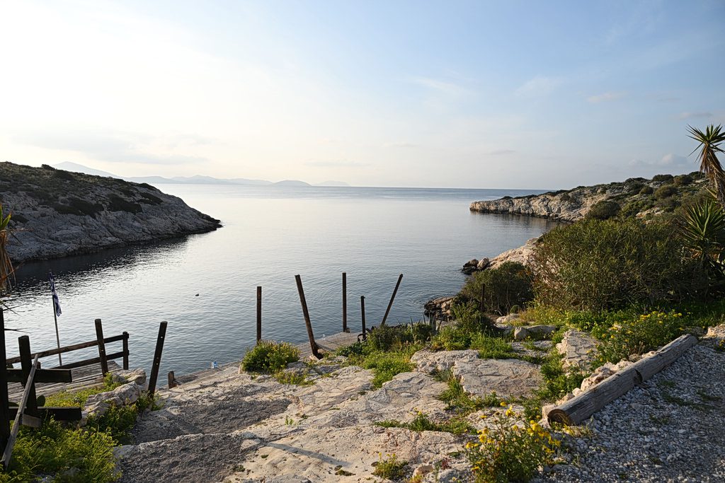 Αγωνία χωρίς τέλος στα Λιμανάκια Βουλιαγμένης: Τι συνέβη πραγματικά στον 34χρονο πιλότο στο «πηγάδι του διαβόλου»; 2 Αγωνία χωρίς τέλος στα Λιμανάκια Βουλιαγμένης: Τι συνέβη πραγματικά στον 34χρονο πιλότο στο «πηγάδι του διαβόλου»; - NewsPoint.gr