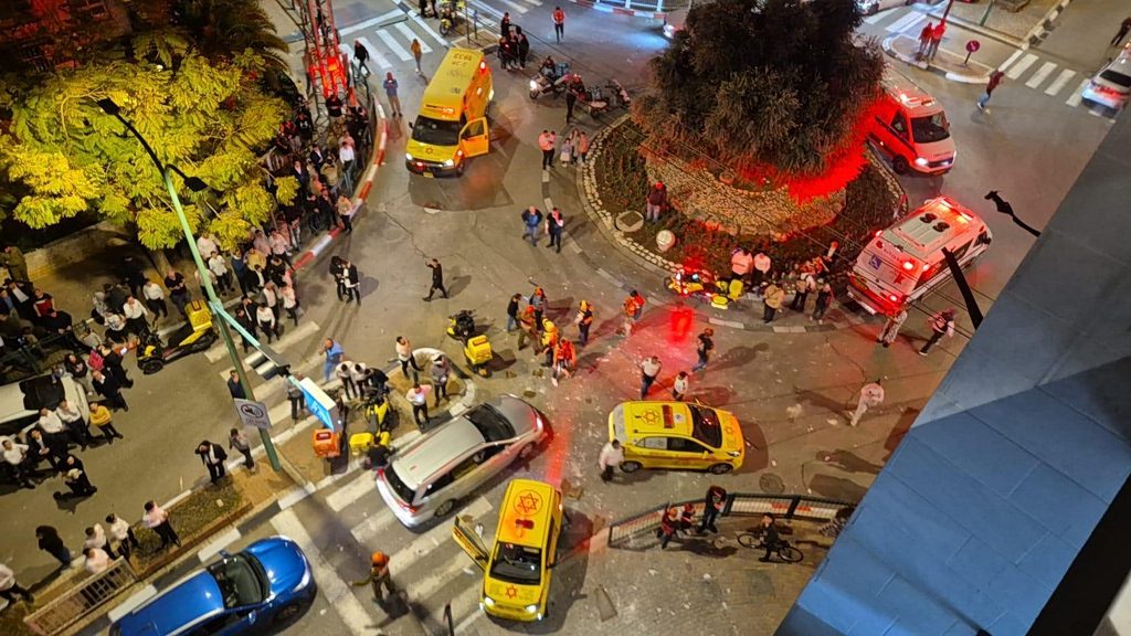 Σοκ στο Ισραήλ: Παιδιά και νεαρός ανάμεσα στους τραυματίες μετά τις ιρανικές πυραυλικές επιθέσεις κοντά στο Τελ Αβίβ! - NewsPoint.gr