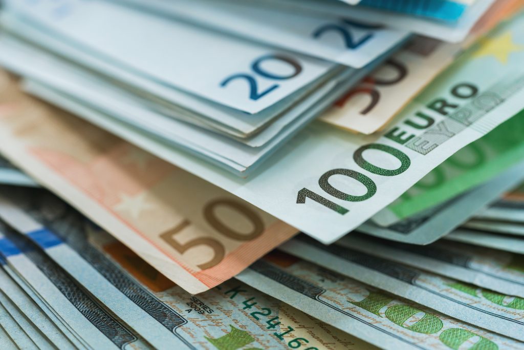 Ανατροπή στους μισθούς από 1η Απριλίου: Αυξήσεις-έκπληξη σε κατώτατο και 20 επιδόματα – Ποιοι θα δουν περισσότερα χρήματα! - NewsPoint.gr