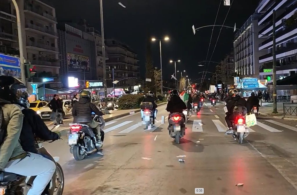 Συγκλονιστική μοτοπορεία σάρωσε την Αθήνα: Ο αγώνας για τα Προσφυγικά κορυφώνεται με καπνογόνα και δυνατά μηνύματα! - NewsPoint.gr