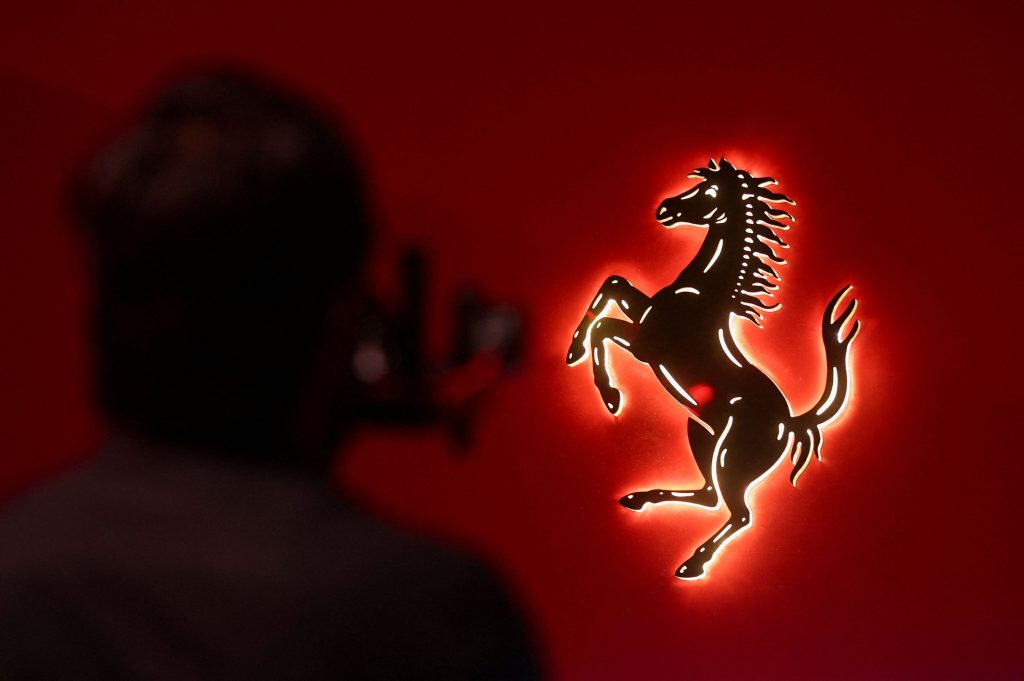 Η Ferrari κάνει απίστευτες αερομεταφορές supercars στη Μέση Ανατολή λόγω απρόβλεπτων εξελίξεων! - NewsPoint.gr