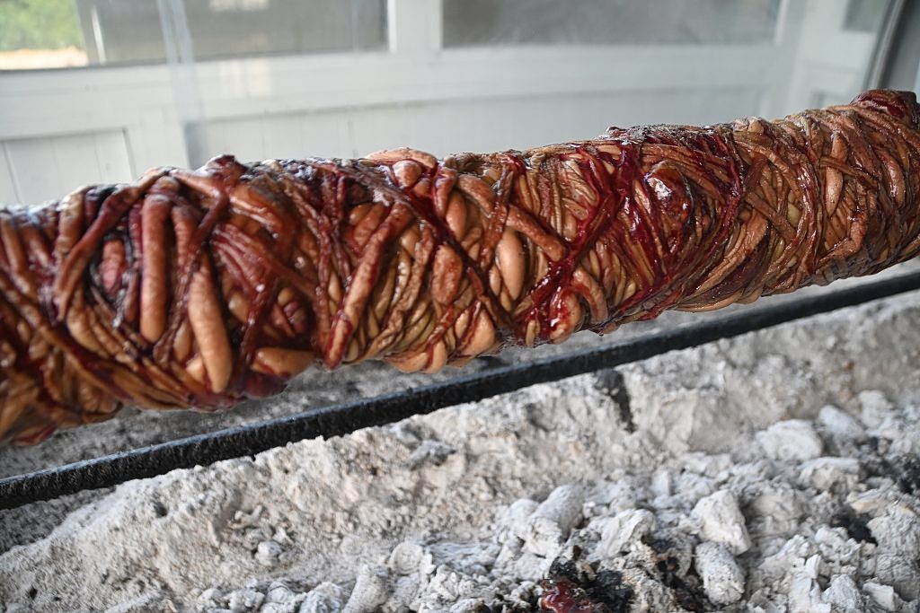 Θα φάμε τελικά κοκορέτσι ή... ακρίδες φέτος το Πάσχα; Η απόφαση της ΕΕ που διχάζει! - NewsPoint.gr