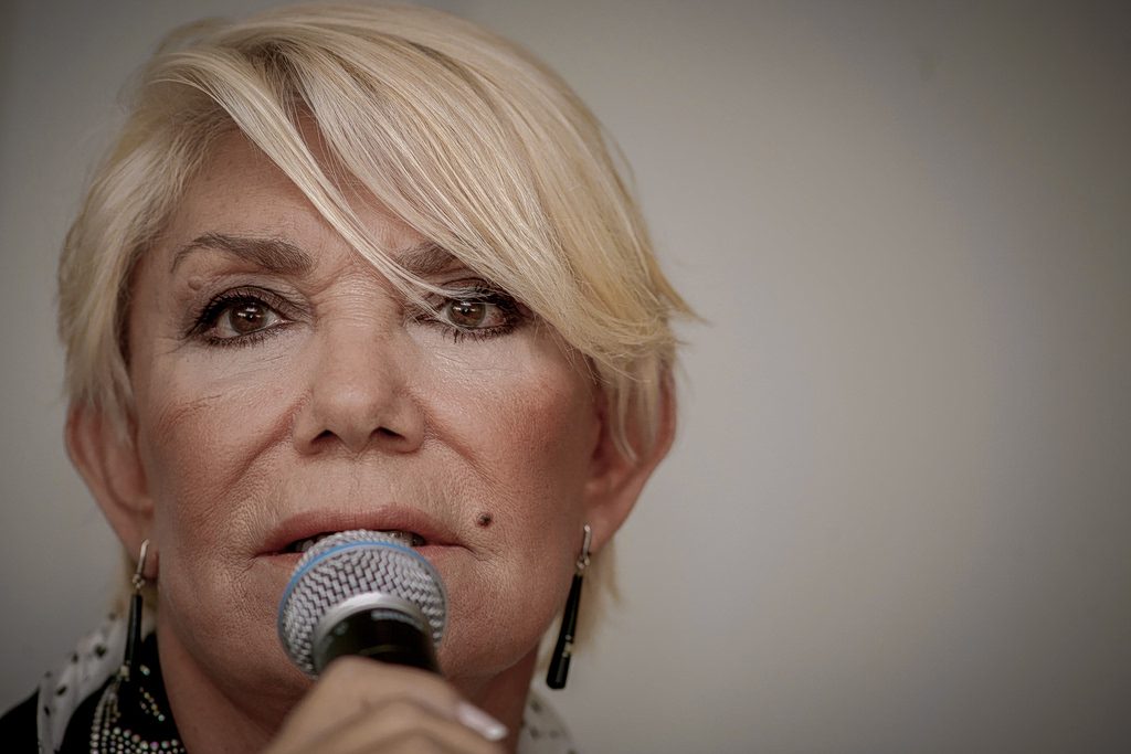 Ράγισε καρδιές το τελευταίο «αντίο» στη Μαρινέλλα – Η συγκίνηση Ρέμου, Μάστορα και Βίσση ταρακούνησε τη νύχτα της Αθήνας 36 Ράγισε καρδιές το τελευταίο «αντίο» στη Μαρινέλλα – Η συγκίνηση Ρέμου, Μάστορα και Βίσση ταρακούνησε τη νύχτα της Αθήνας - NewsPoint.gr