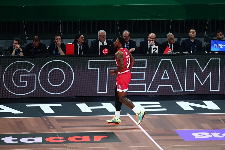 Αγωνία για τον Τζόουνς: Η απρόσμενη εξέλιξη που αλλάζει τα δεδομένα στον Ολυμπιακό! 2 Αγωνία για τον Τζόουνς: Η απρόσμενη εξέλιξη που αλλάζει τα δεδομένα στον Ολυμπιακό! - NewsPoint.gr