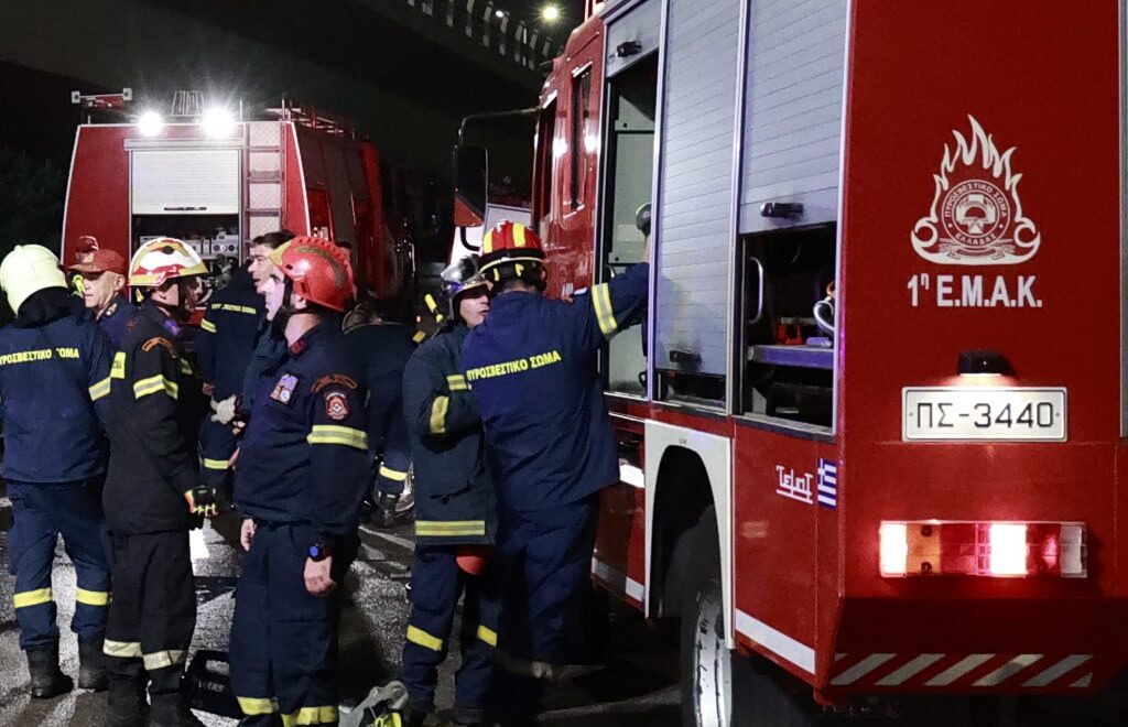 Απίστευτο τροχαίο στην Αιτωλοακαρνανία: Οδηγός σώζεται τελευταία στιγμή ενώ το αυτοκίνητο καταστρέφεται από φωτιά! - NewsPoint.gr