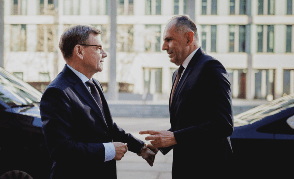 Η συνάντηση που αλλάζει τα δεδομένα: Η Ελλάδα και η Γερμανία ένωσαν δυνάμεις για τις εξελίξεις στη Μέση Ανατολή! 5 Η συνάντηση που αλλάζει τα δεδομένα: Η Ελλάδα και η Γερμανία ένωσαν δυνάμεις για τις εξελίξεις στη Μέση Ανατολή! - NewsPoint.gr