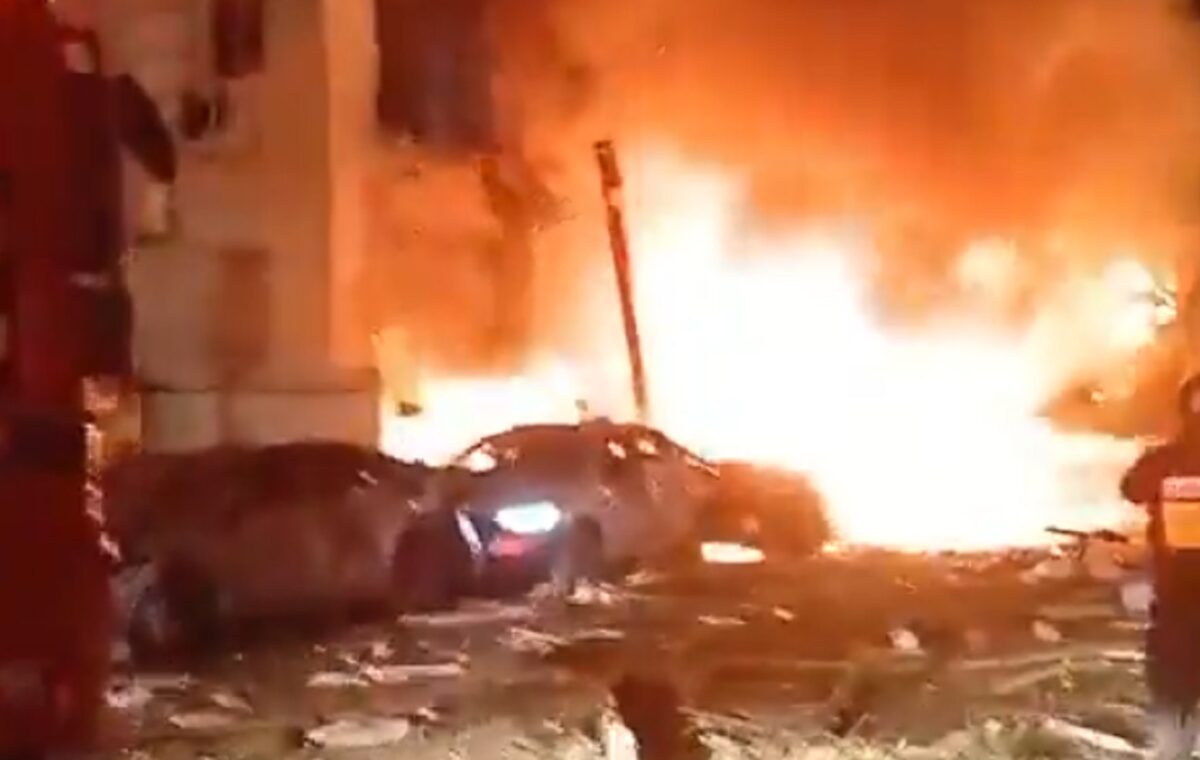 Σοκ στο Τελ Αβίβ: Ιρανικός πύραυλος σπέρνει τον τρόμο – Νεκρή γυναίκα, δεκάδες τραυματίες και εικόνες καταστροφής 20 Σοκ στο Τελ Αβίβ: Ιρανικός πύραυλος σπέρνει τον τρόμο – Νεκρή γυναίκα, δεκάδες τραυματίες και εικόνες καταστροφής - NewsPoint.gr