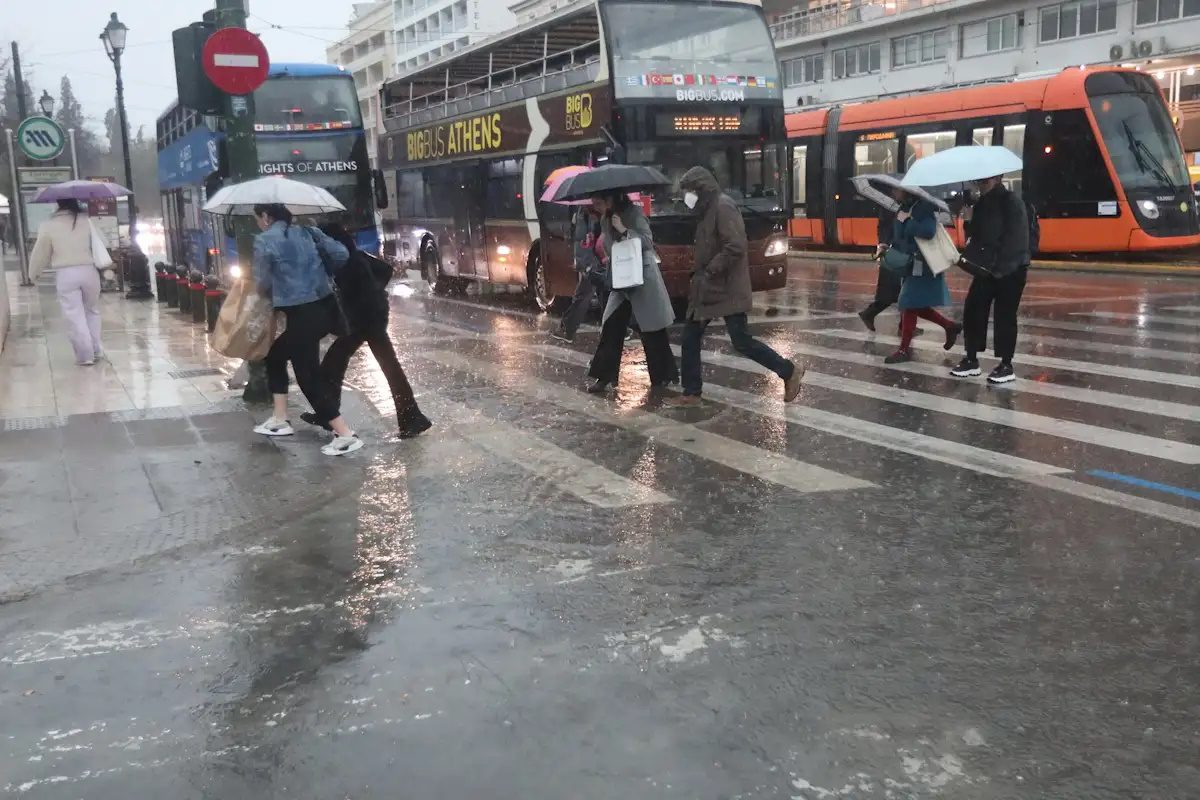 Ο καιρός σήμερα σοκάρει: Δυνατές μπόρες, αστάθεια και θερμοκρασίες-έκπληξη μέχρι 20°C! 1 Ο καιρός σήμερα σοκάρει: Δυνατές μπόρες, αστάθεια και θερμοκρασίες-έκπληξη μέχρι 20°C! - NewsPoint.gr