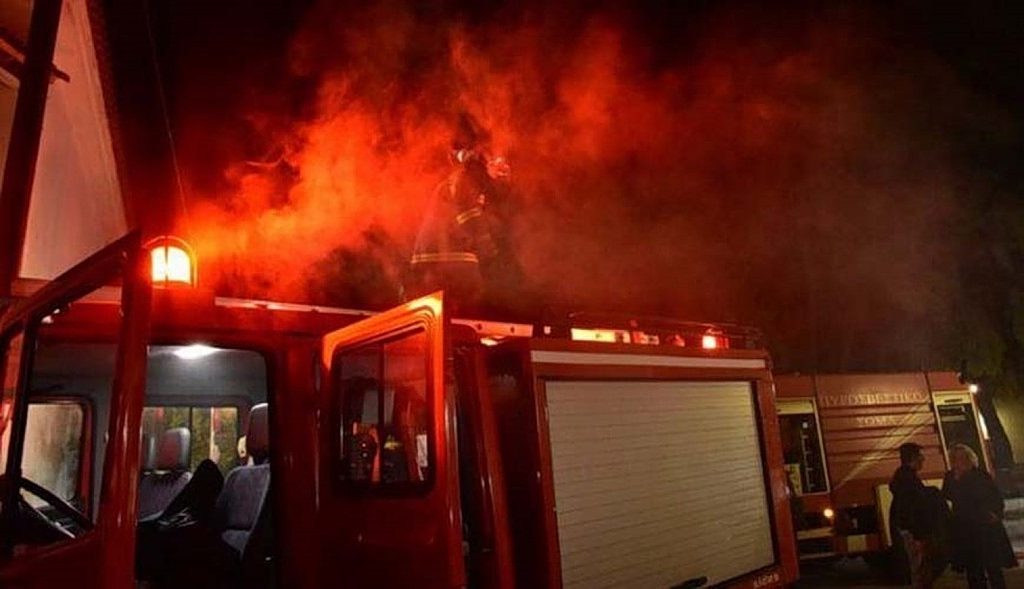 Πανικός στο Μεταξουργείο: Φωτιά σε εγκαταλελειμμένο κτίριο βάζει «φρένο» στην Κεραμεικού! 22 Πανικός στο Μεταξουργείο: Φωτιά σε εγκαταλελειμμένο κτίριο βάζει «φρένο» στην Κεραμεικού! - NewsPoint.gr