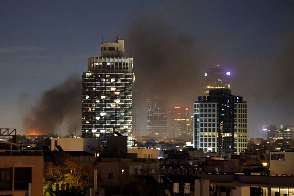 Απίστευτο χάος στη Μέση Ανατολή: Νεκρός ο Αγιατολάχ Χαμενεΐ σύμφωνα με ΗΠΑ – Ιστορικό μπαράζ πυραύλων σε Ισραήλ και Εμιράτα! - NewsPoint.gr