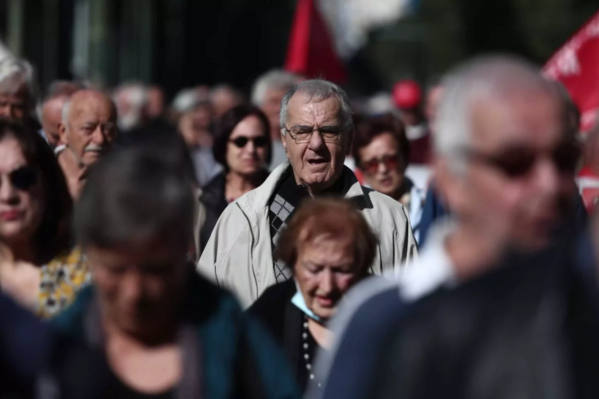 Απίστευτη ανατροπή στις συντάξεις Απριλίου: Πότε θα δείτε τα χρήματα πριν την 25η Μαρτίου! 1 Απίστευτη ανατροπή στις συντάξεις Απριλίου: Πότε θα δείτε τα χρήματα πριν την 25η Μαρτίου! - NewsPoint.gr
