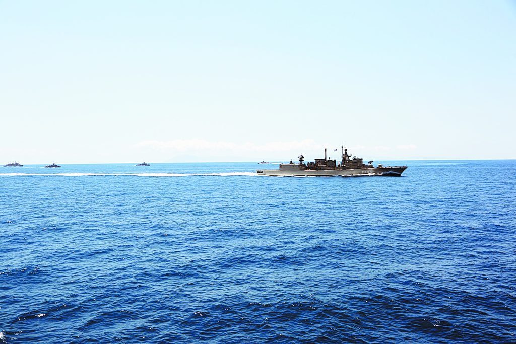Απίστευτη ένταση ανοιχτά της Αμοργού: Τουρκικό πολεμικό «κοντράρει» ελληνική φρεγάτα για ένα καλώδιο! - NewsPoint.gr