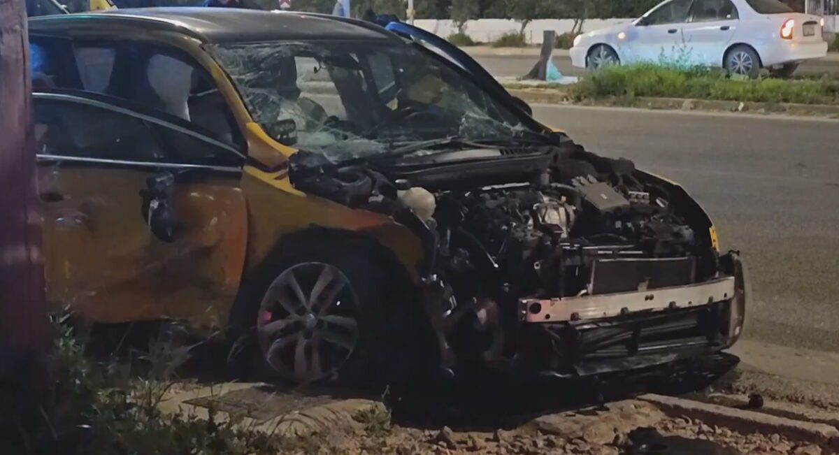 Σκηνές σοκ στη λεωφόρο Βάρης-Κορωπίου: Γυναίκα οδηγός ταξί χαροπαλεύει μετά από φρικτή σύγκρουση – Όλες οι εξελίξεις 32 Σκηνές σοκ στη λεωφόρο Βάρης-Κορωπίου: Γυναίκα οδηγός ταξί χαροπαλεύει μετά από φρικτή σύγκρουση – Όλες οι εξελίξεις - NewsPoint.gr