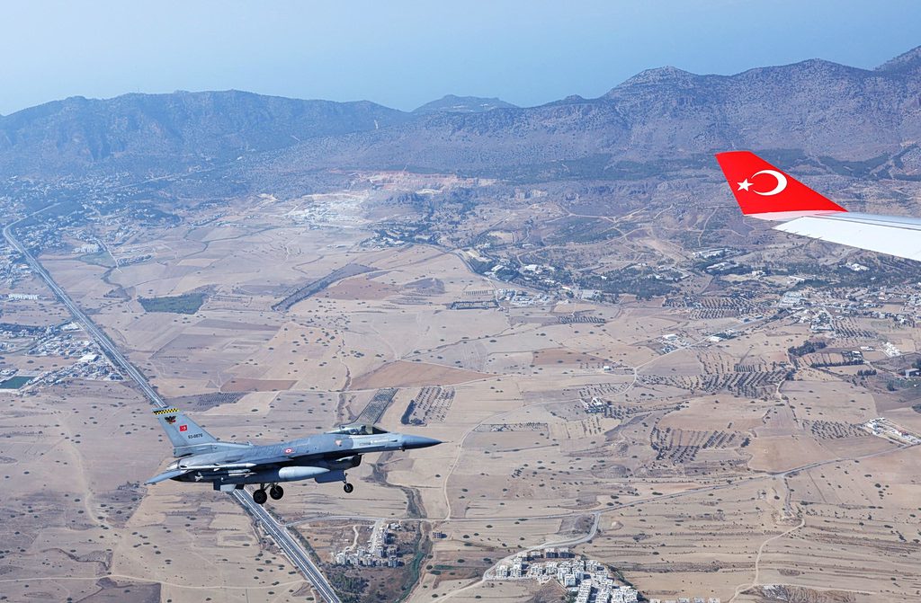 Αναβρασμός στην Ουάσιγκτον για τα τουρκικά F-16 στα Κατεχόμενα: Η κίνηση που άναψε «φωτιές» και ξεσήκωσε οργή στο Κογκρέσο! 17 Αναβρασμός στην Ουάσιγκτον για τα τουρκικά F-16 στα Κατεχόμενα: Η κίνηση που άναψε «φωτιές» και ξεσήκωσε οργή στο Κογκρέσο! - NewsPoint.gr