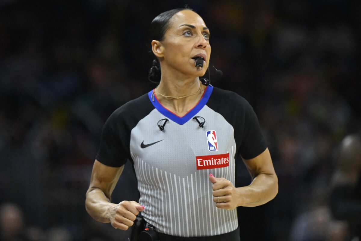 Απίστευτο σκηνικό στο NBA: Διαιτητής συγκρούστηκε με κάμερα και εξοργίστηκε – Η αντίδραση που έγινε viral - NewsPoint.gr