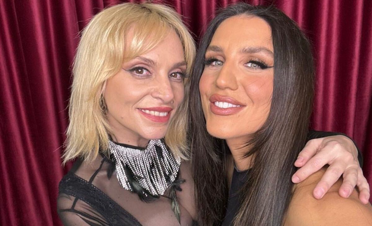 Κανείς δεν προέβλεψε τη συγκινητική συνύπαρξη αυτών των τριών καλλιτεχνών στη σκηνή – Η βραδιά που θα μείνει αξέχαστη! - NewsPoint.gr
