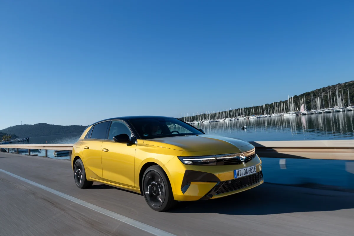 Η κρυφή λεπτομέρεια που κάνει το νέο Opel Astra να ξεχωρίζει – Το μυστικό με τους καρχαρίες αποκαλύπτεται! 1 Η κρυφή λεπτομέρεια που κάνει το νέο Opel Astra να ξεχωρίζει – Το μυστικό με τους καρχαρίες αποκαλύπτεται! - NewsPoint.gr