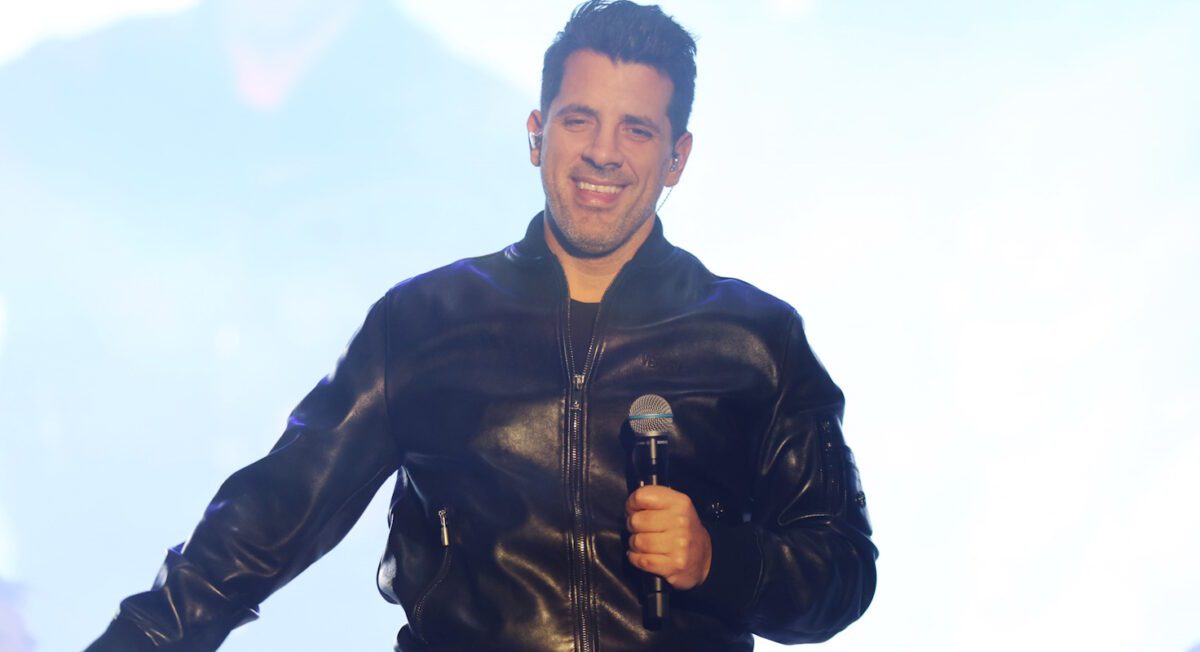 Απίστευτο φαινόμενο με τον Θοδωρή Φέρρη: Sold out σε λίγες μέρες και νέα συναυλία στο Κατράκειο για τους θαυμαστές του! - NewsPoint.gr