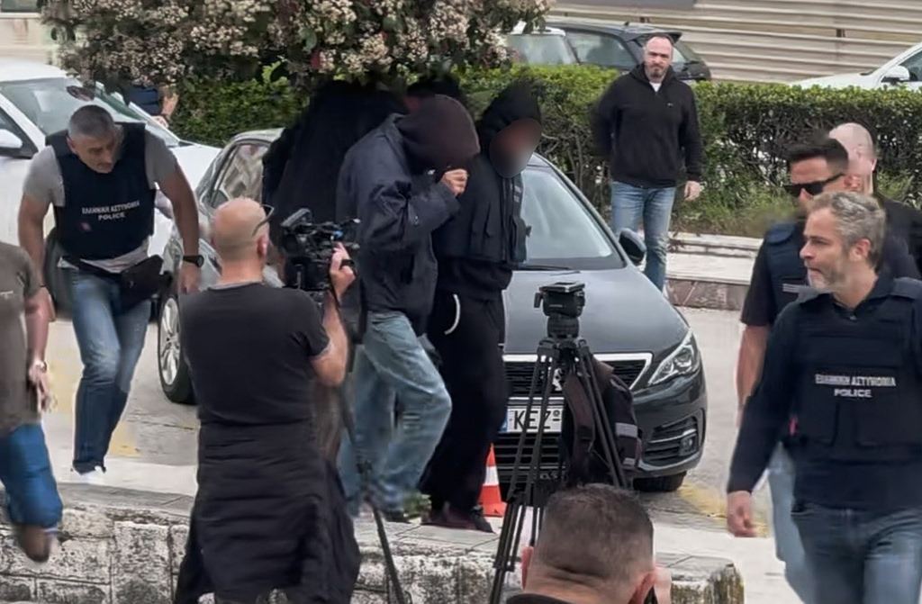 Ανατροπή στην υπόθεση Μυρτούς στην Κεφαλονιά: Προφυλακιστέοι και οι τρεις – Τι αποκάλυψαν στις απολογίες τους 1 Ανατροπή στην υπόθεση Μυρτούς στην Κεφαλονιά: Προφυλακιστέοι και οι τρεις – Τι αποκάλυψαν στις απολογίες τους - NewsPoint.gr